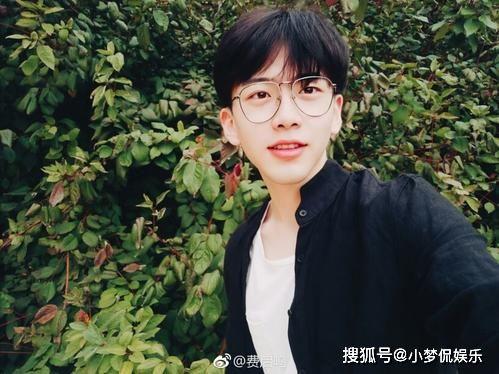 临沂网红红衣哥吃瓜,揭秘网红背后的“瓜田”风云